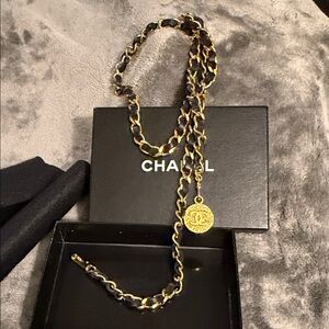 CHANEL 1982 Vintage Black leather and Gold Chain Link  belt with Medallion